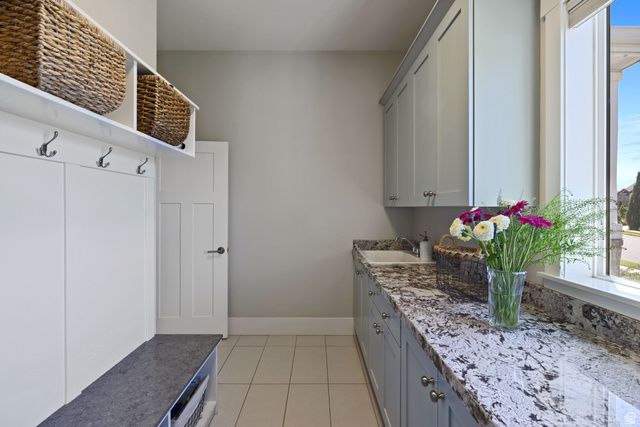 5976 W WOODSHIRE LN, Highland, UT 84003