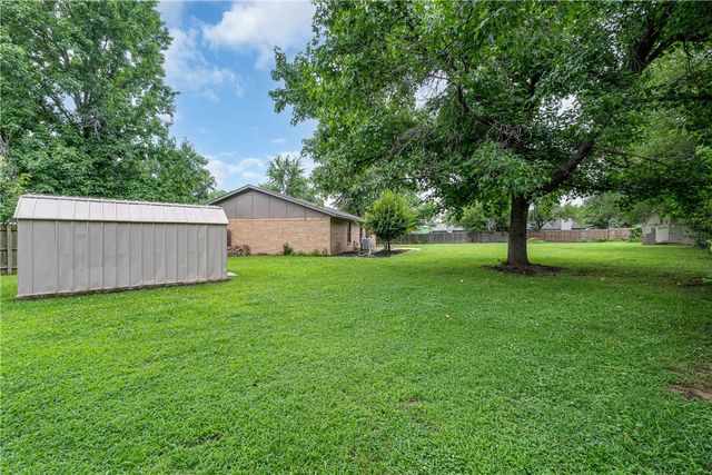1105 Westridge Lane, Rogers, AR 72756