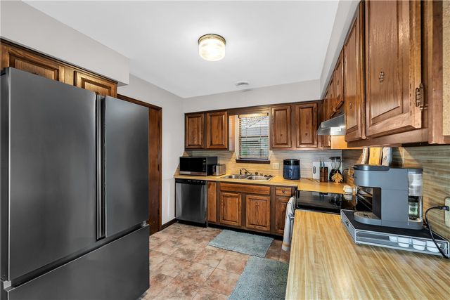 1105 Westridge Lane, Rogers, AR 72756
