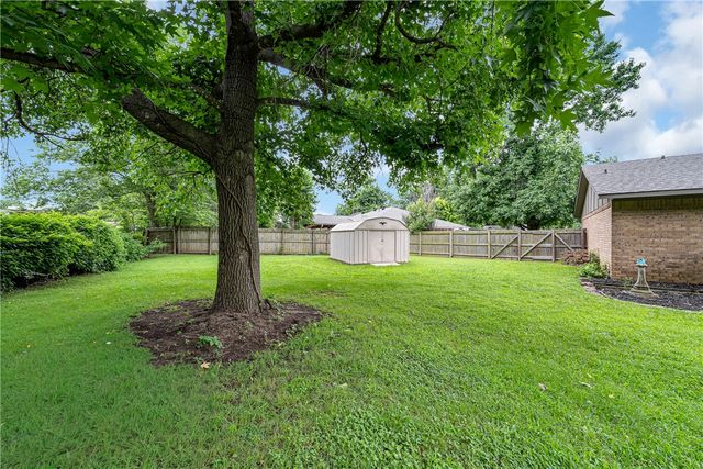 1105 Westridge Lane, Rogers, AR 72756