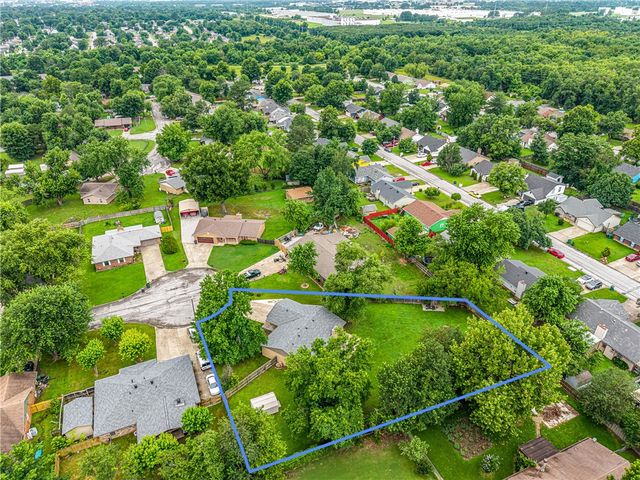 1105 Westridge Lane, Rogers, AR 72756