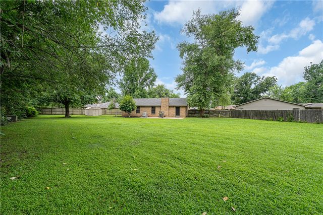 1105 Westridge Lane, Rogers, AR 72756