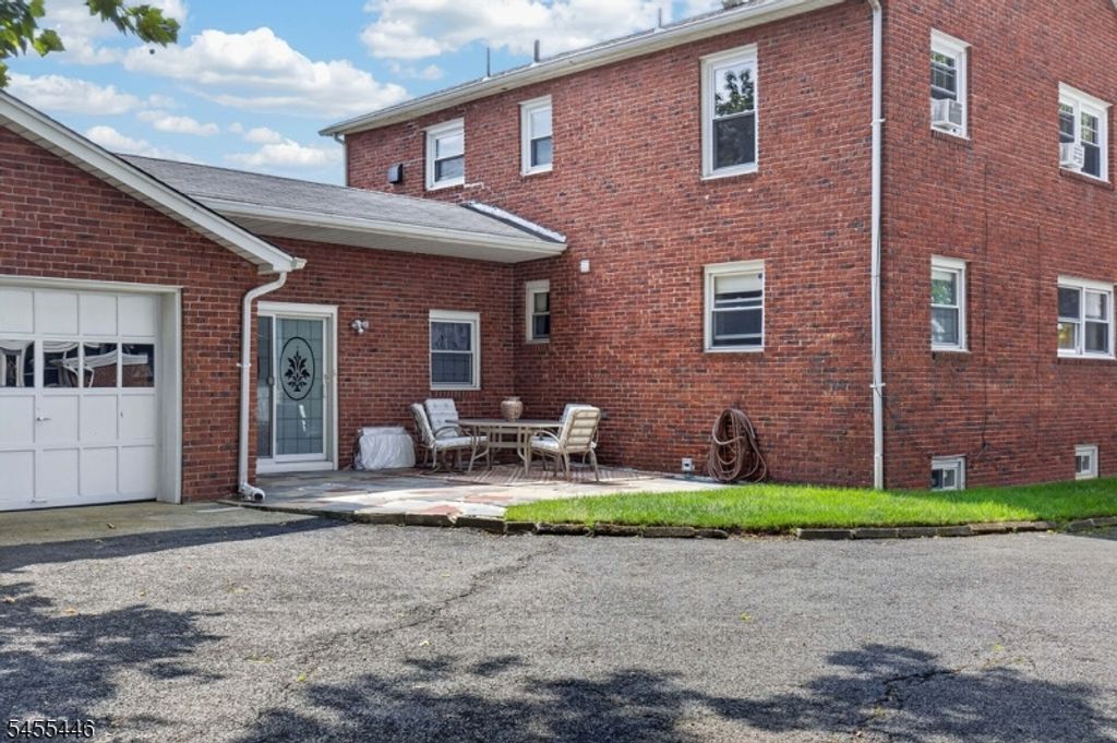 163 Baldwin Pl, Bloomfield Twp., NJ 07003 — photo 4