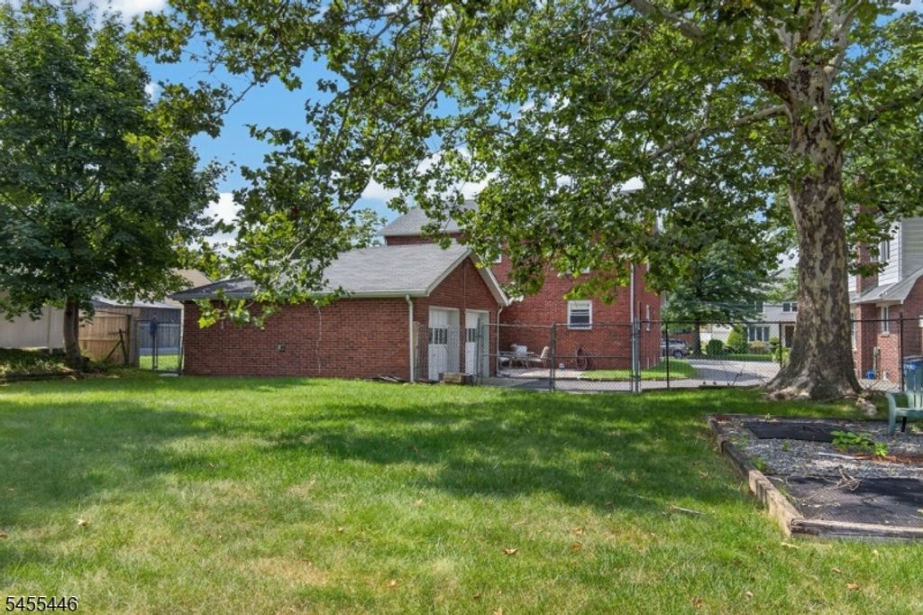 163 Baldwin Pl, Bloomfield Twp., NJ 07003 — photo 5