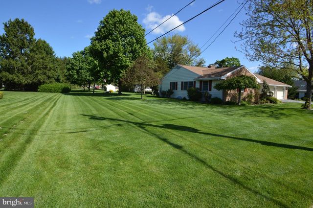 230 ADELE AVE, Manheim, PA 17545