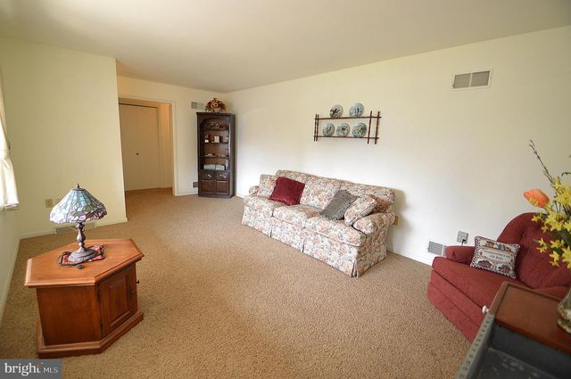 230 ADELE AVE, Manheim, PA 17545