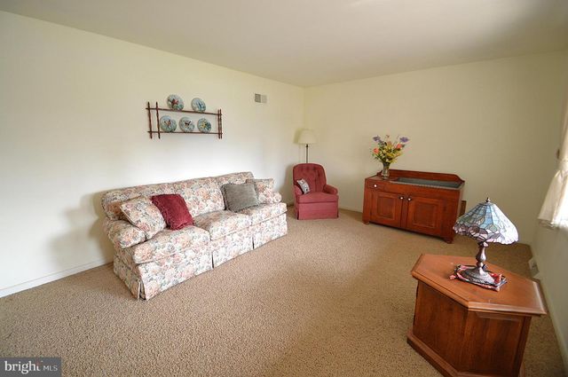 230 ADELE AVE, Manheim, PA 17545