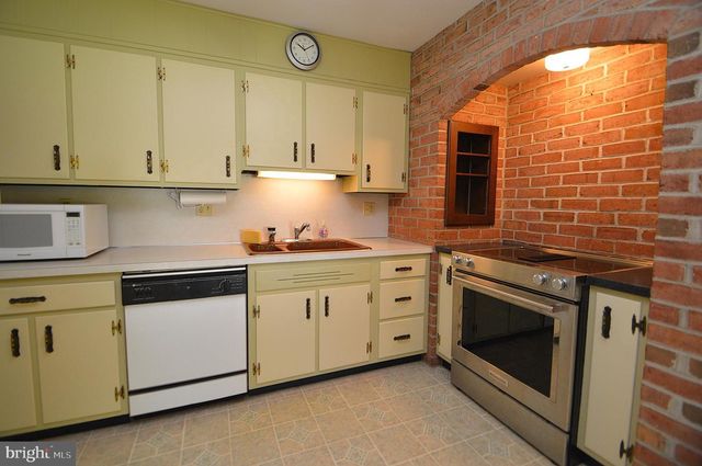 230 ADELE AVE, Manheim, PA 17545