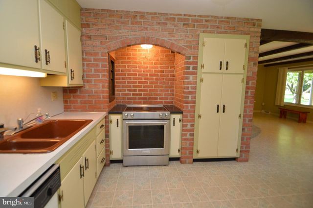 230 ADELE AVE, Manheim, PA 17545