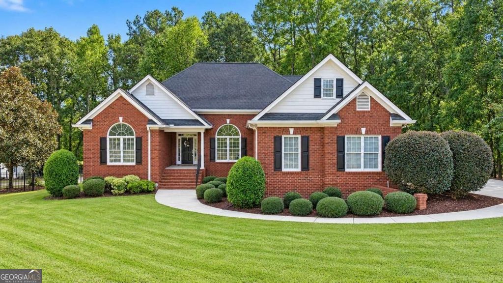 1050 Dials Plantation Drive, Statham, GA 30666 — exterior
