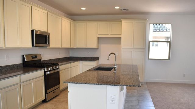 14798 W GRAY FOX Trail, Surprise, AZ 85387