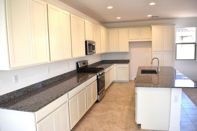 14798 W GRAY FOX Trail, Surprise, AZ 85387