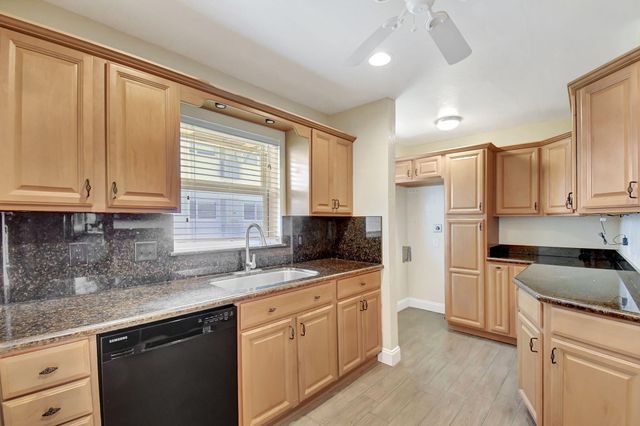 2757 NE 29th Avenue 4, Lighthouse Point, FL 33064
