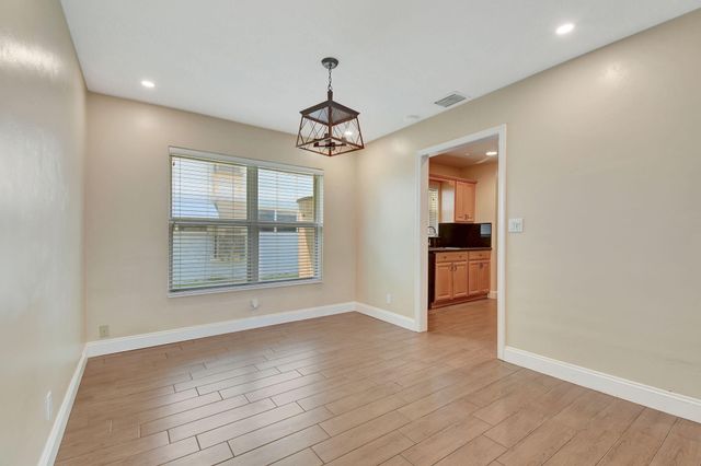 2757 NE 29th Avenue 4, Lighthouse Point, FL 33064