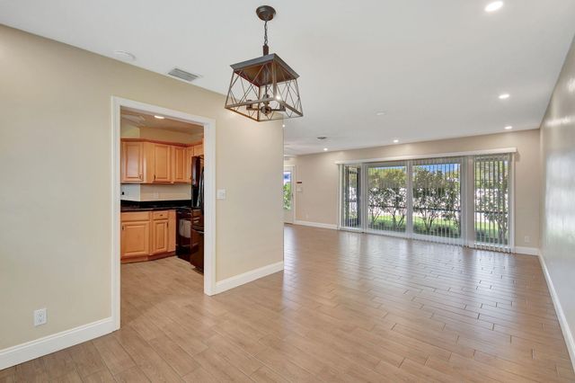 2757 NE 29th Avenue 4, Lighthouse Point, FL 33064