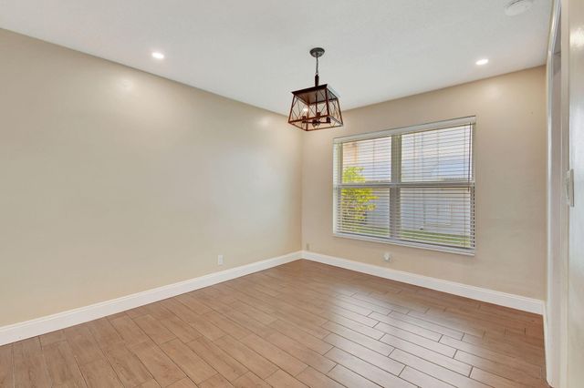 2757 NE 29th Avenue 4, Lighthouse Point, FL 33064