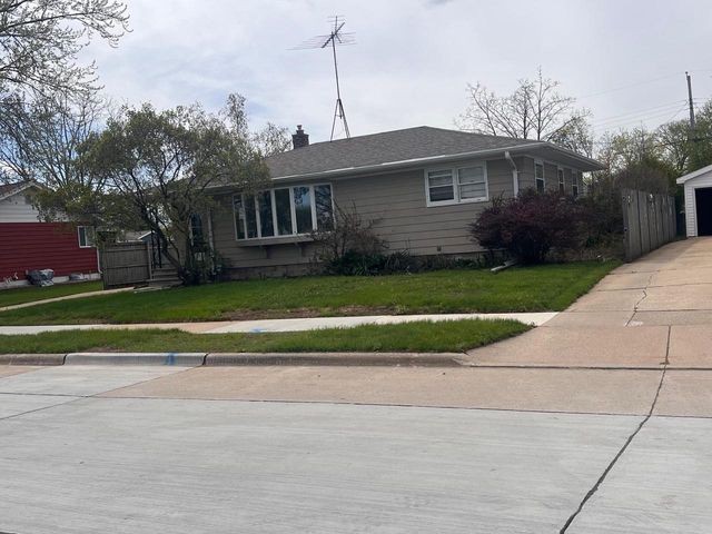 219 N LARK STREET, Oshkosh, WI 54902