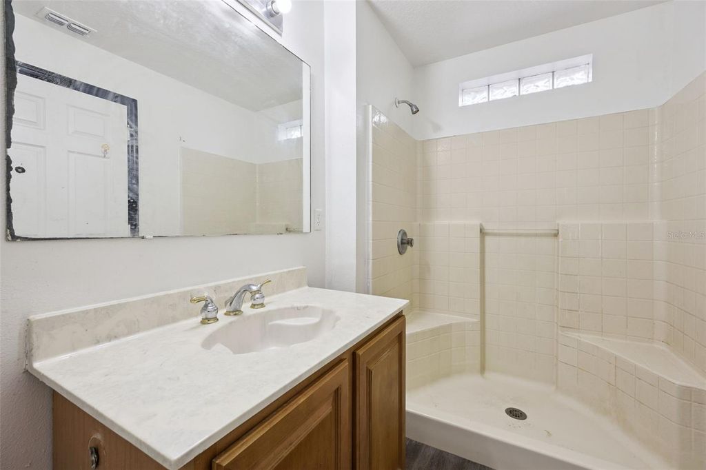 Image 12 of property listing at 1623 RIDGE POINTE DRIVE, Orlando, FL 32808