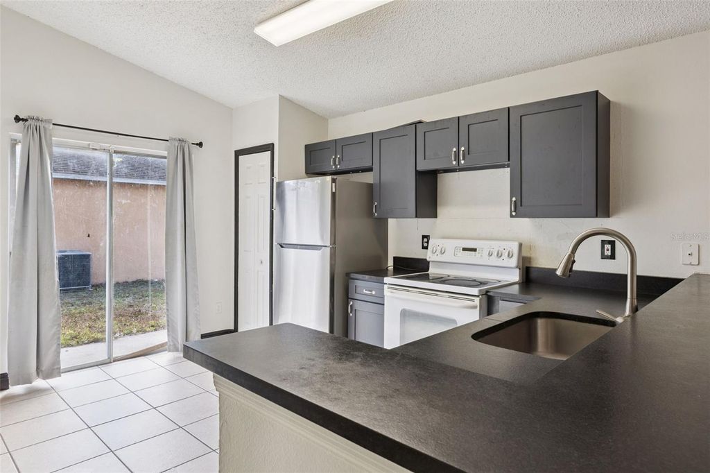 Image 6 of property listing at 1623 RIDGE POINTE DRIVE, Orlando, FL 32808