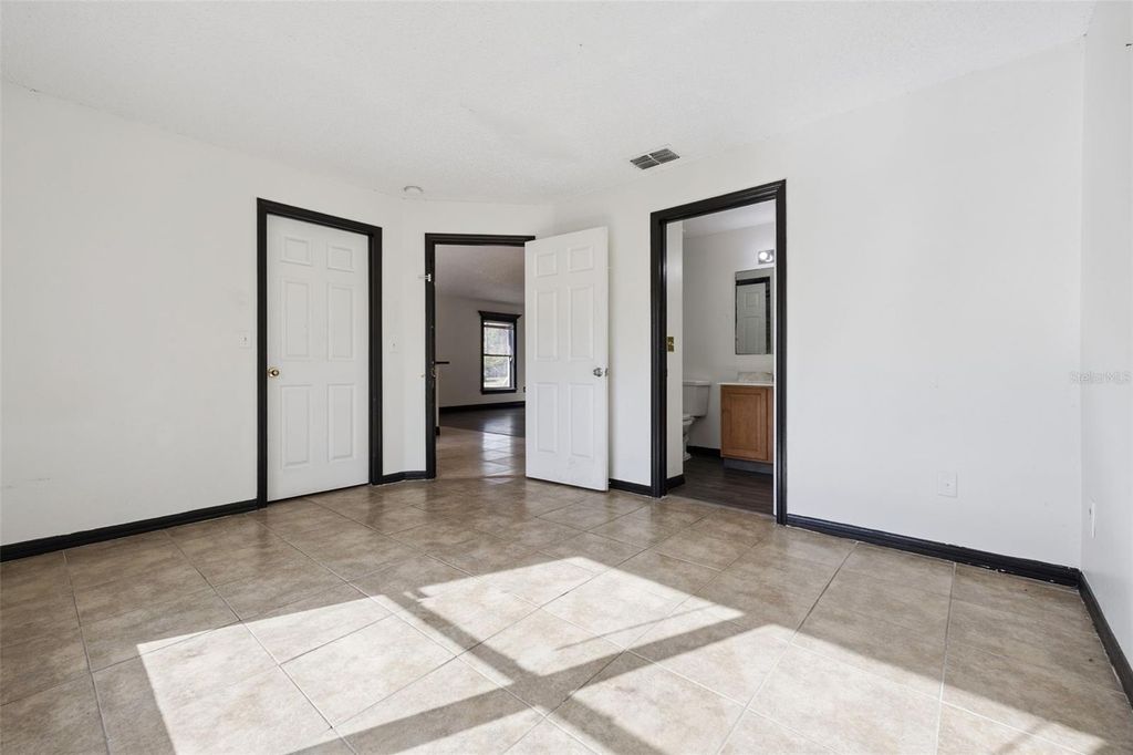 Image 8 of property listing at 1623 RIDGE POINTE DRIVE, Orlando, FL 32808