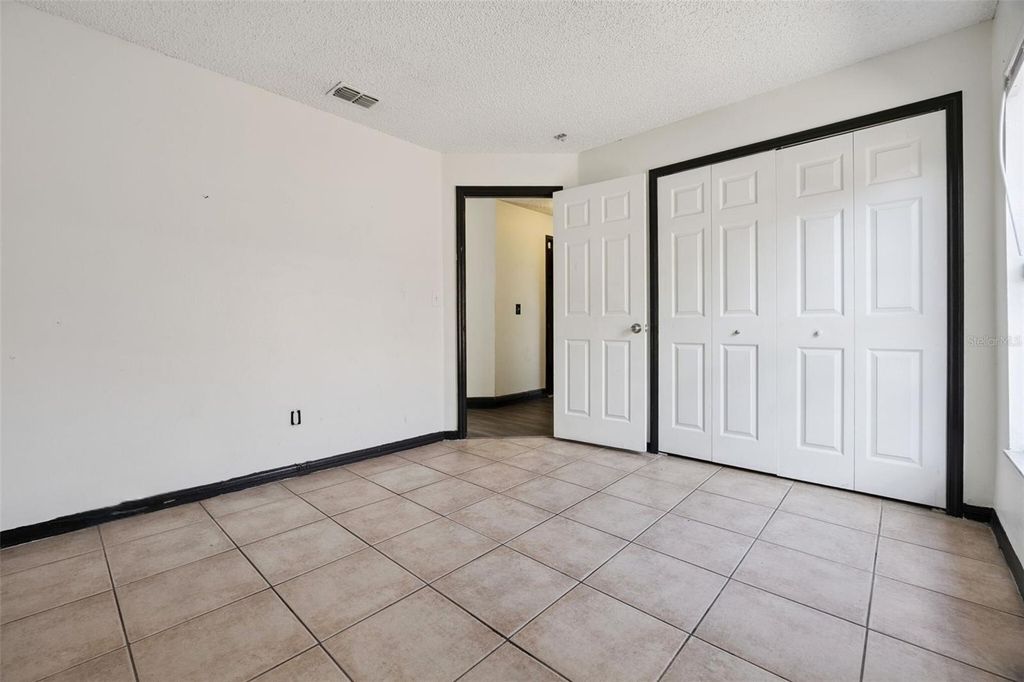 Image 9 of property listing at 1623 RIDGE POINTE DRIVE, Orlando, FL 32808
