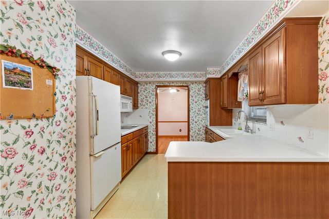 4464 W 224th Street, Fairview Park, OH 44126