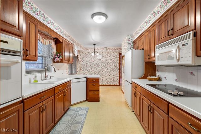 4464 W 224th Street, Fairview Park, OH 44126