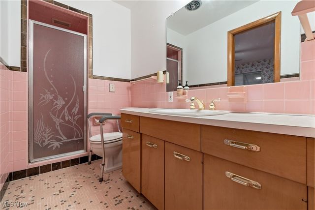 4464 W 224th Street, Fairview Park, OH 44126