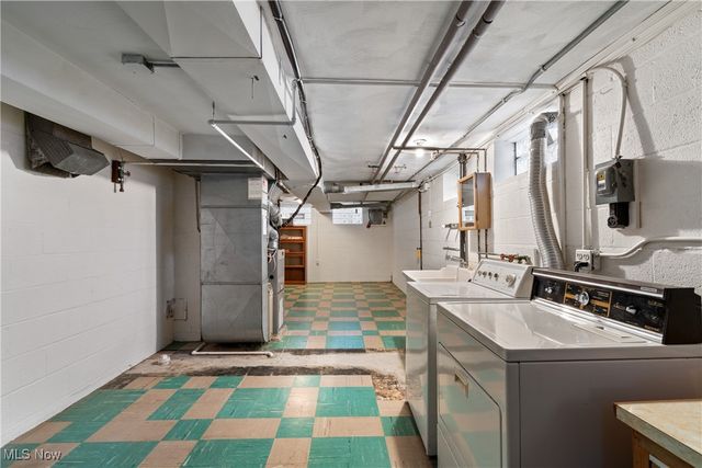 4464 W 224th Street, Fairview Park, OH 44126