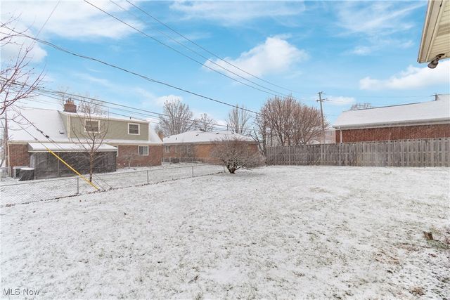 4464 W 224th Street, Fairview Park, OH 44126