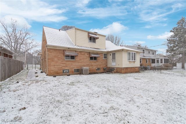 4464 W 224th Street, Fairview Park, OH 44126