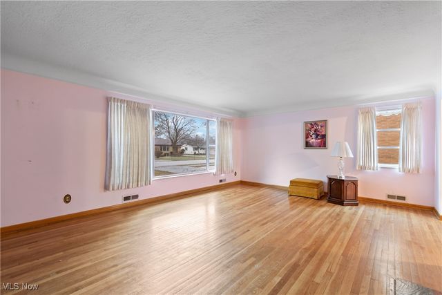 4464 W 224th Street, Fairview Park, OH 44126