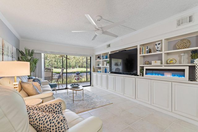 401 Pinecrest Circle F, Jupiter, FL 33458