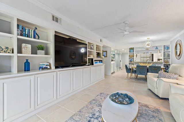 401 Pinecrest Circle F, Jupiter, FL 33458
