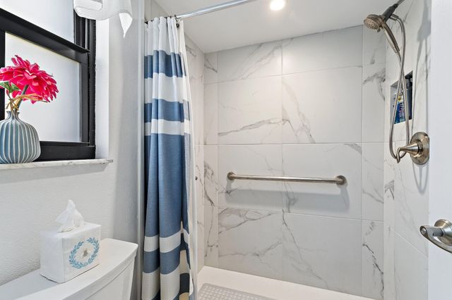 401 Pinecrest Circle F, Jupiter, FL 33458