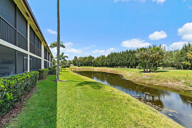 401 Pinecrest Circle F, Jupiter, FL 33458