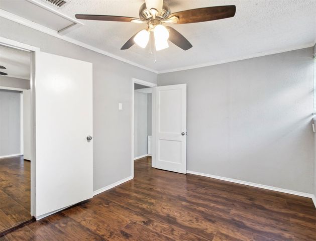 1929 Magnolia Drive, La Marque, TX 77568