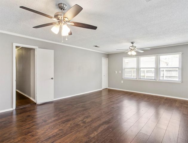 1929 Magnolia Drive, La Marque, TX 77568