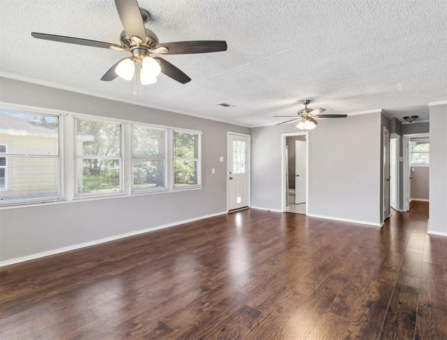 1929 Magnolia Drive, La Marque, TX 77568