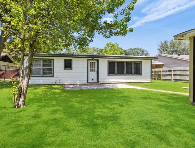 1929 Magnolia Drive, La Marque, TX 77568