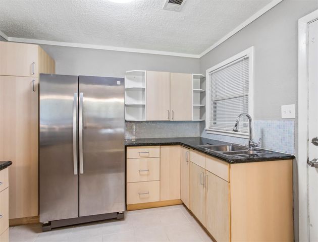 1929 Magnolia Drive, La Marque, TX 77568