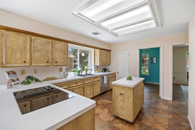 703 Foxmoor Drive, Highland Village, TX 75077