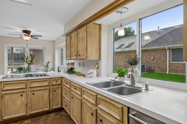 703 Foxmoor Drive, Highland Village, TX 75077