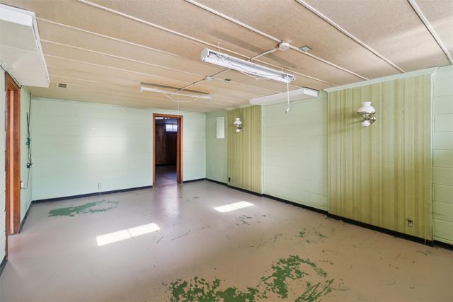 3100 64th Street, Urbandale, IA 50322