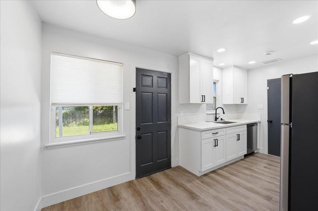 3721 Mcclellan Dr, North Highlands, CA 95660