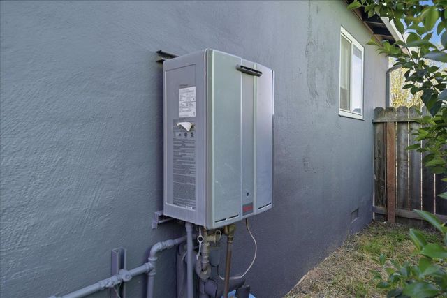 3721 Mcclellan Dr, North Highlands, CA 95660