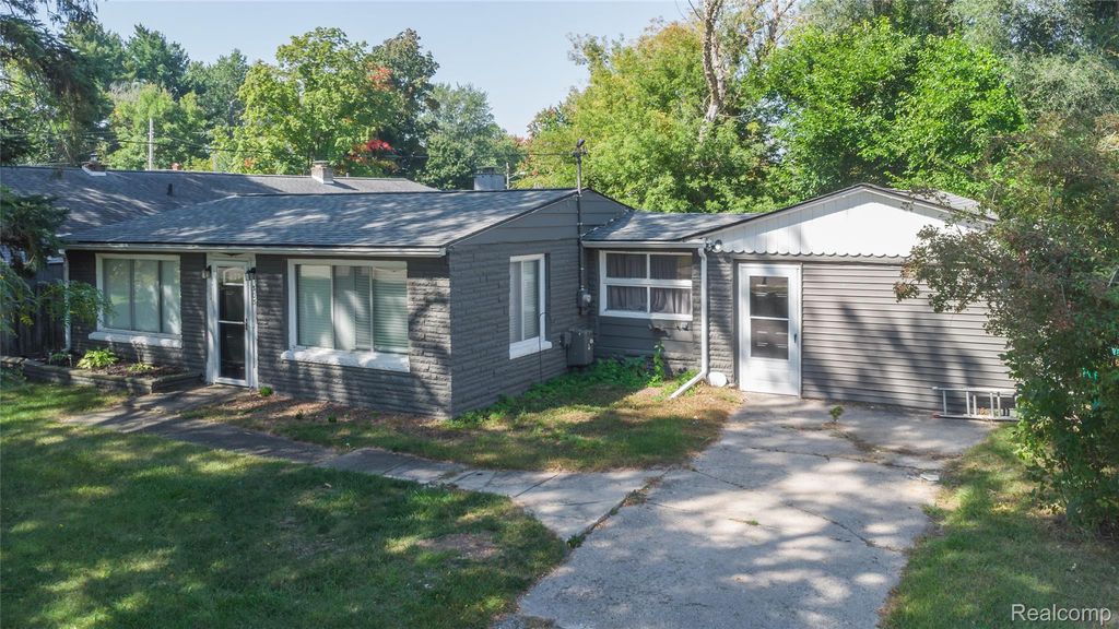 303 Chestnut Street, Flushing, MI 48433