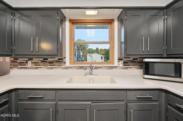 8308 Hawthorne Street, Neapolis, OH 43547