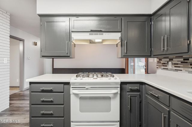 8308 Hawthorne Street, Neapolis, OH 43547