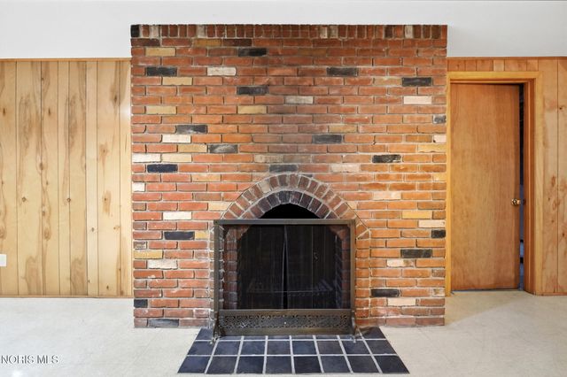 8308 Hawthorne Street, Neapolis, OH 43547